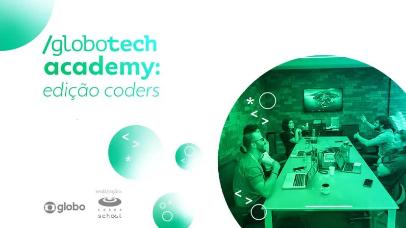 GloboTech Academy impulsiona carreira de desenvolvedores com residência Cinco desenvolvedores em reunião ao redor de mesa com notebooks. Ambiente verde com logos da Globo e CESAR School ao lado.