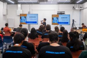 Palestra sobre abordagens em evento de tecnologia