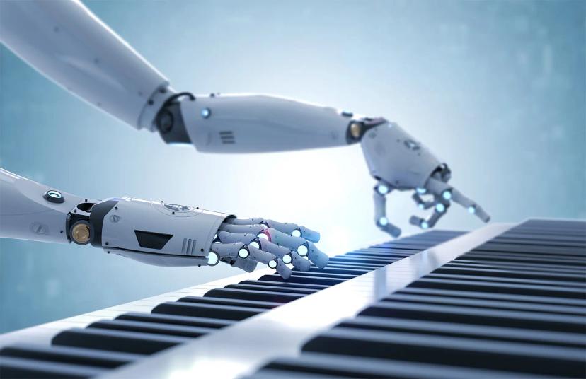 IA generativa e a economia criativa Dois braços robóticos brancos com detalhes luminosos tocam as teclas pretas e brancas de um piano sobre fundo azul claro.