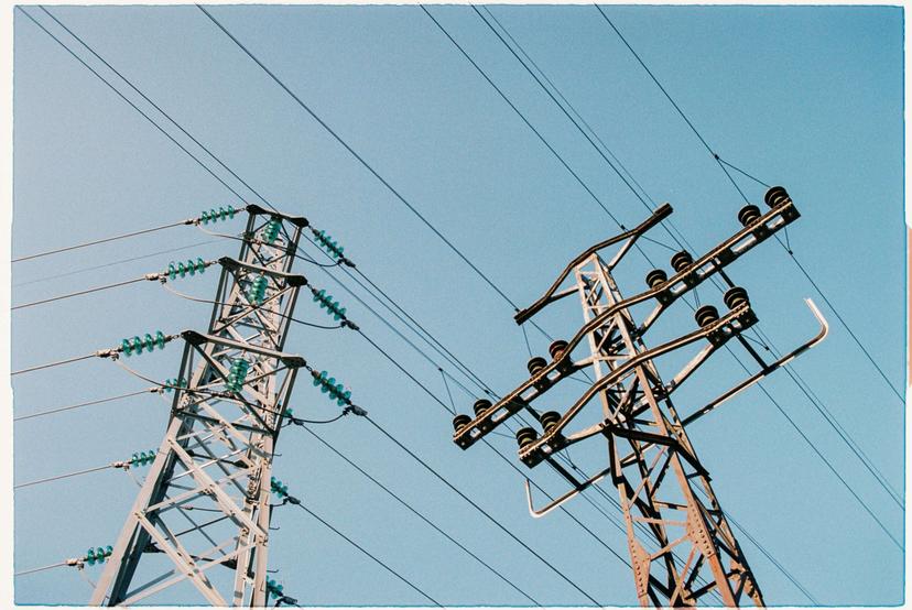 emil-karlsen-o6z-E2b9RnI-unsplash (1) Imagem Ilustrativa do card Setor elétrico: como tecnologia e IA aplicada reduz riscos