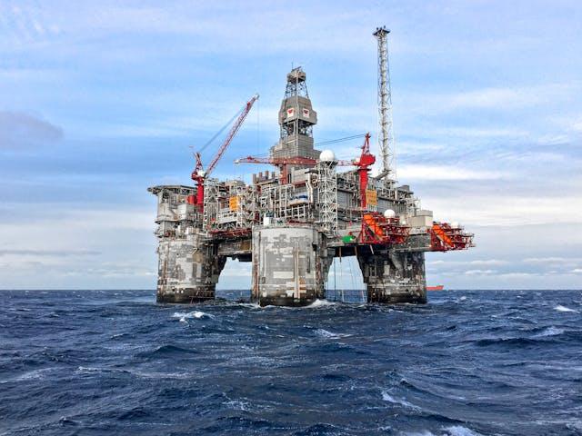 pexels-jan-rune-smenes-reite-221584-3192669 Imagem Ilustrativa do card Strategic Decisions in Oil & Gas: How Technology Innovation Reduces Risk