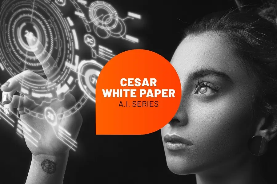 Rosto de mulher em preto e branco interagindo com interface digital holográfica. Destaque central para selo laranja do CESAR.