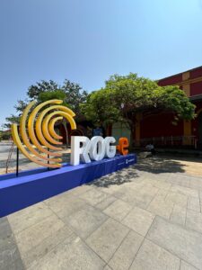 Um letreiro de chão da ROG-E