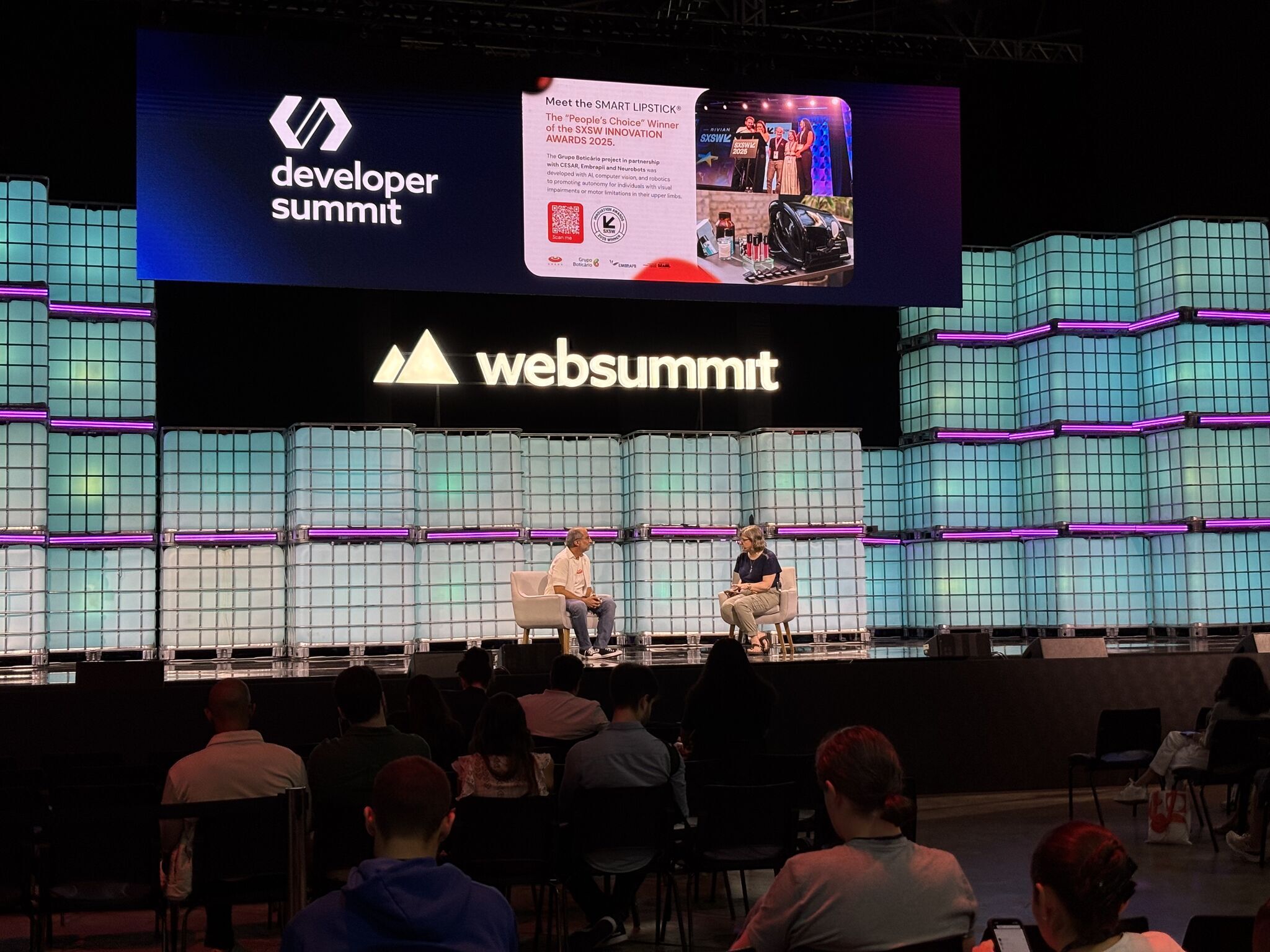 Futuro da tecnologia em debate: IA, energia e cibersegurança no Web Summit Rio 2025