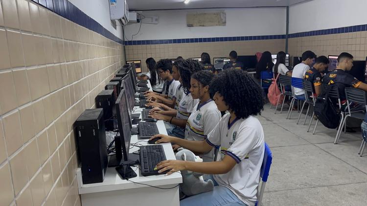PFT Imagem Ilustrativa do card Impacto social: como alinhar educação e demandas de mercado